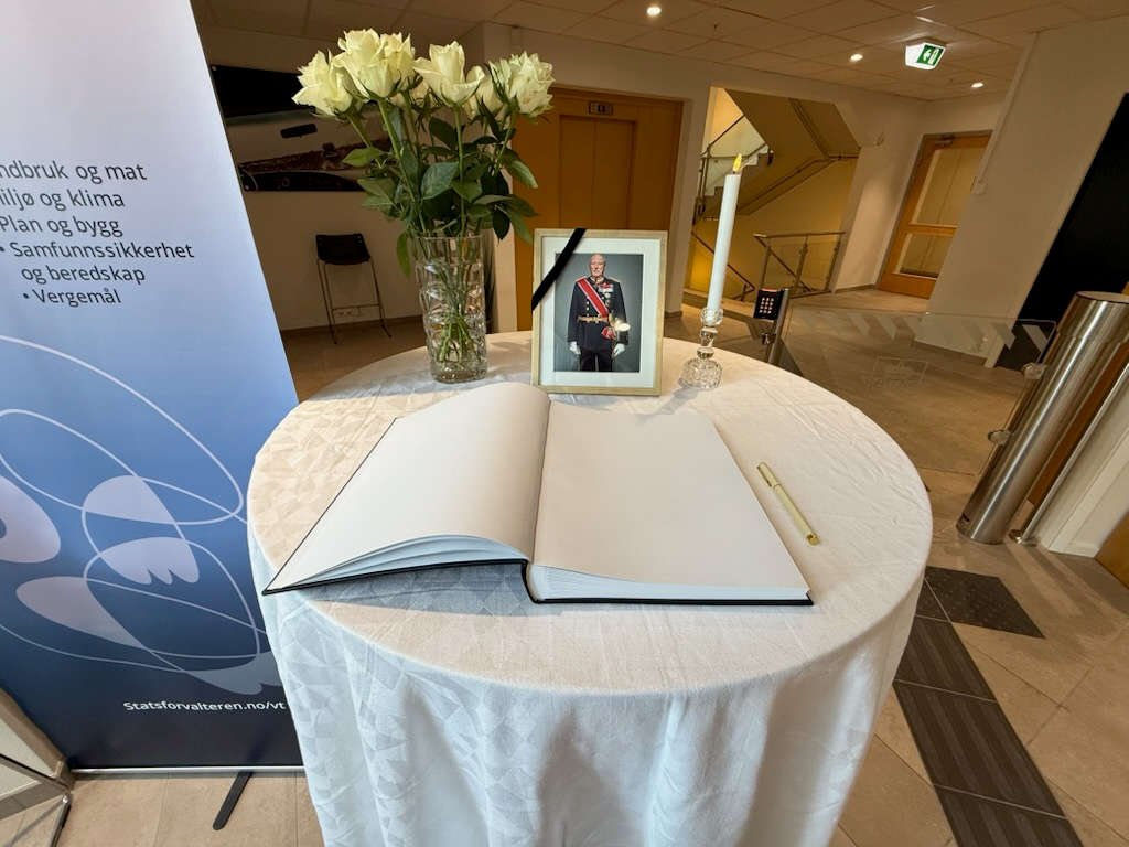 Bilde av kondolanseprotokollen ved hovedkontoret i Skien 