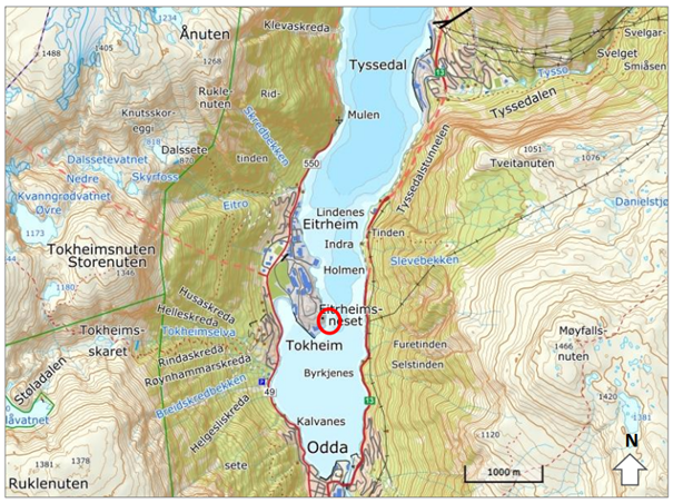 Figur 1: Røyrgate i tunnel er planlagt på austsida av neset, lokalisering angitt med raud sirkel. Figur 1: Røyrgate i tunnel er planlagt på austsida av neset, lokalisering angitt med raud sirkel.