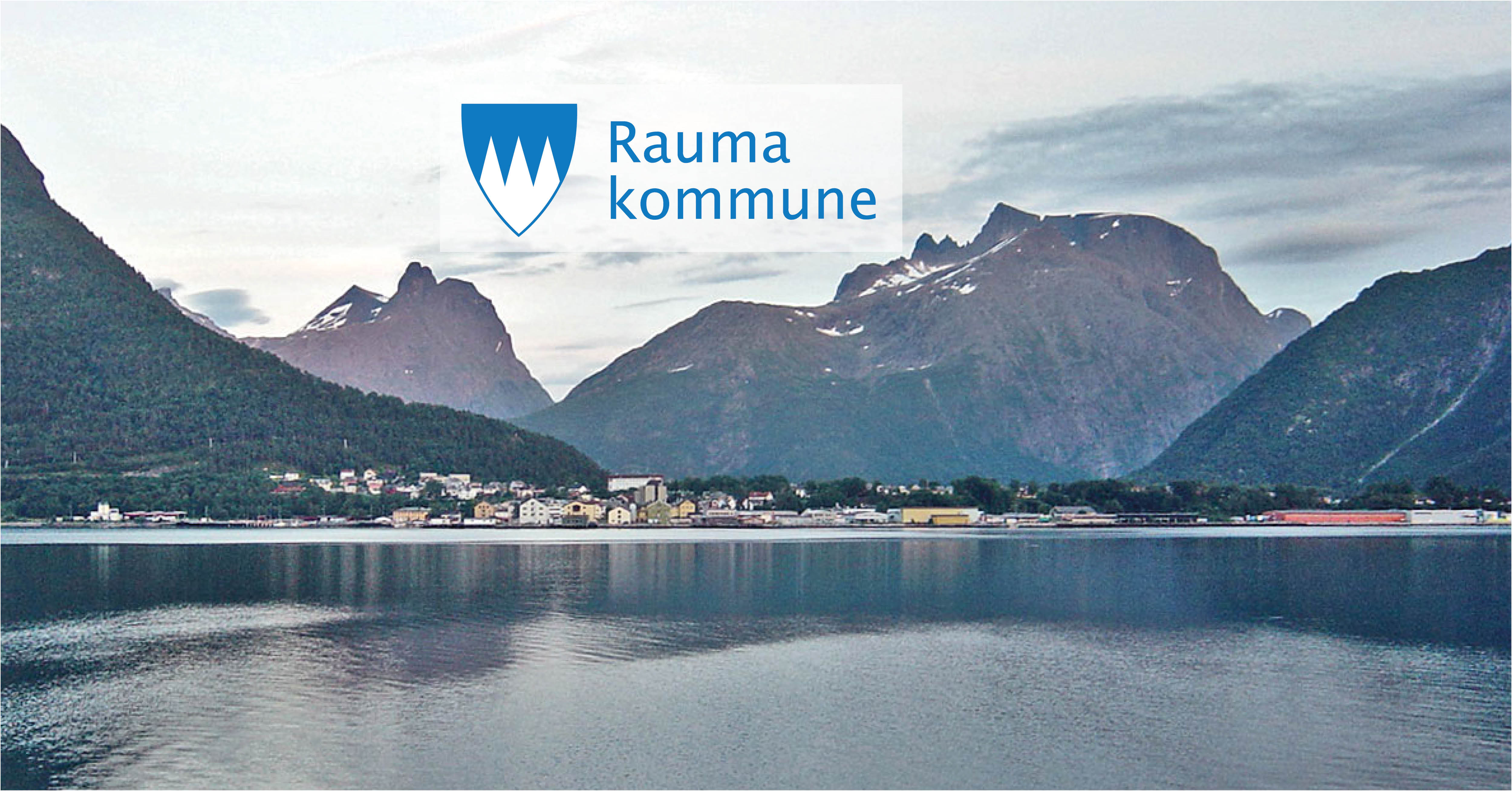 Rauma kommune er ute av Robek. Foto: Wikipedia. Bilde av Åndalsnes frå fjorden