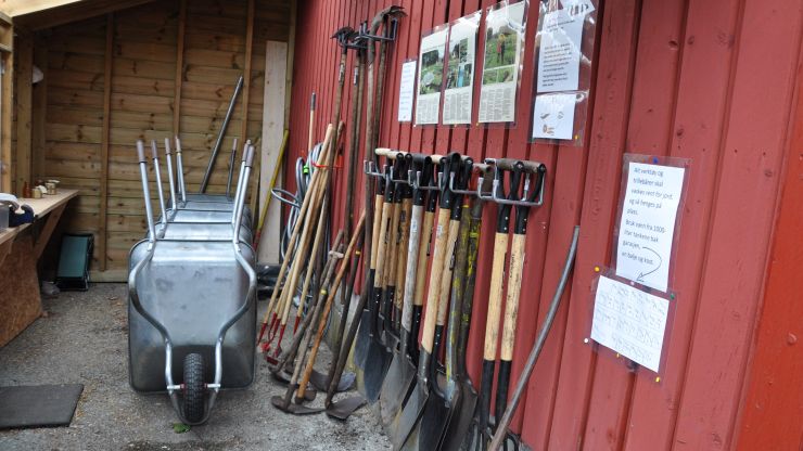 Hageverktøy og trillebører