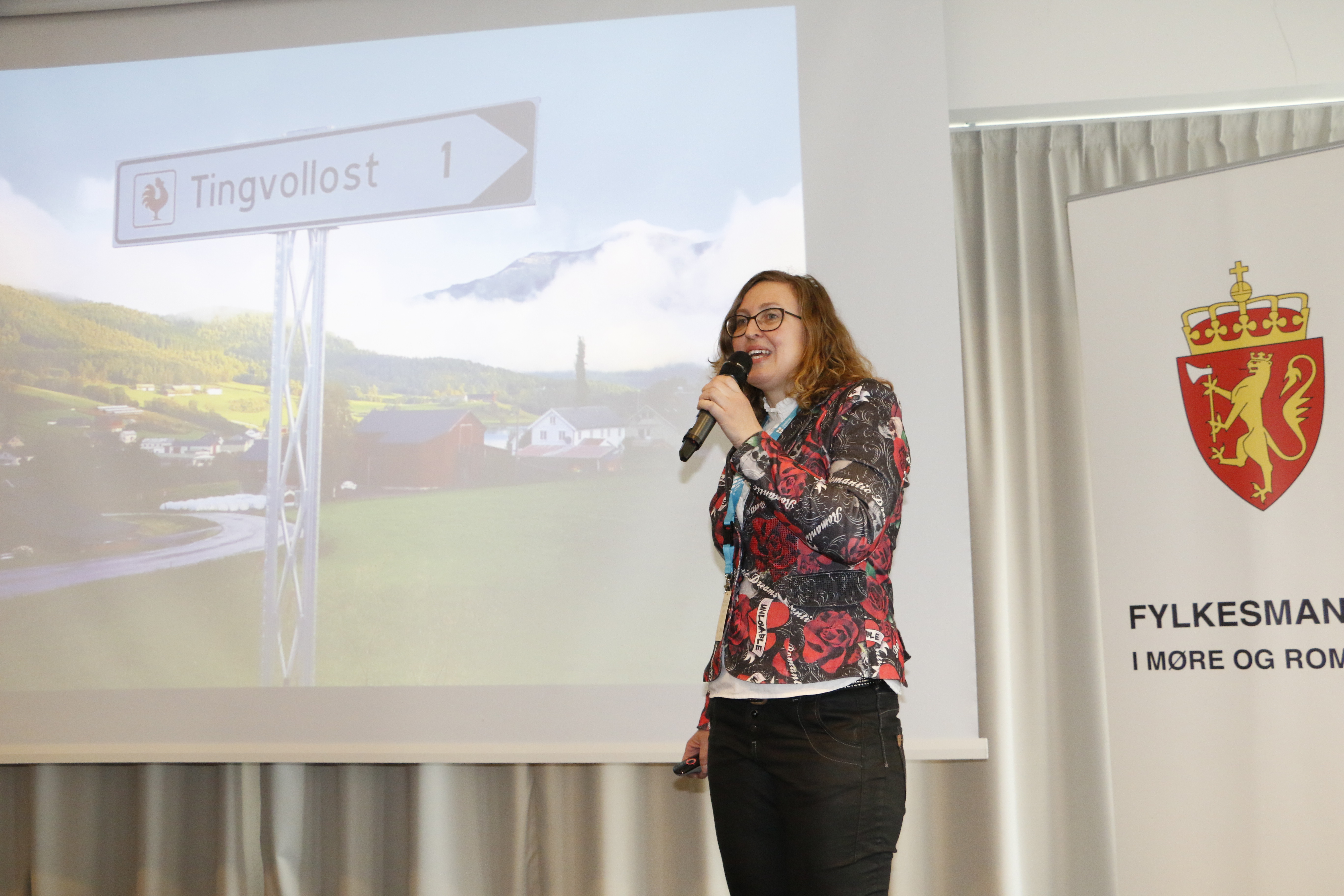Kristin Waagen i Tingvollost fortalte om å kommunisere i markedet når ein ikkje har produkt å selje. Vi fekk også høyre om dei strategiske markedsvala dei gjorde da dei starta opp Tingvollost.