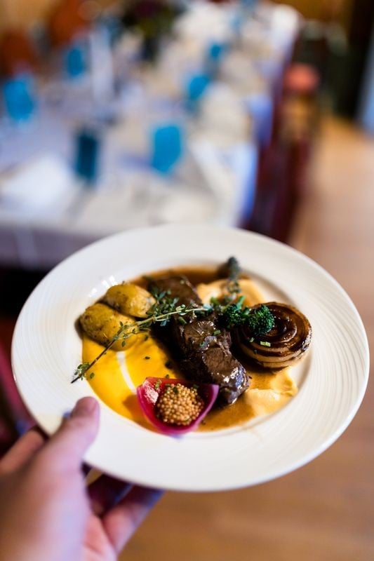 Hovudrett med brasiert herefordkjøt frå Vinje og Nansenpotet og grønsaker frå Tinn. 