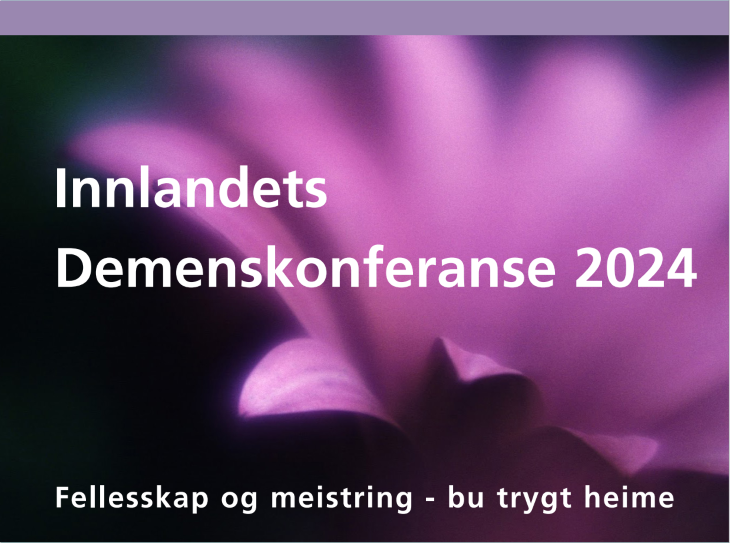 Dus lilla blomst med teksten Innlandets demenskonferanse 2024