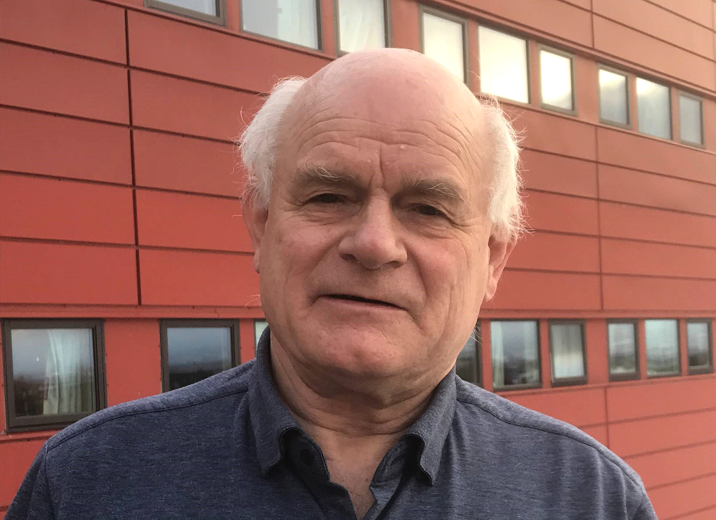 Fungerende fylkeslege Bjørn Øygard vil samarbeide med kommunene i fylket for å få flere vaksinerte.