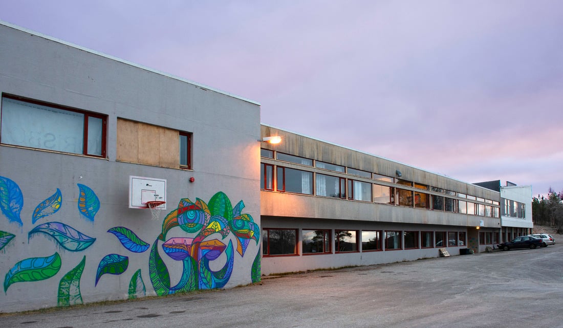Drag skole - Hamarøy kommune Foto: Svetlana Gracheva / Hamarøy kommune . Fotografi av Drag skole i Hamarøy.