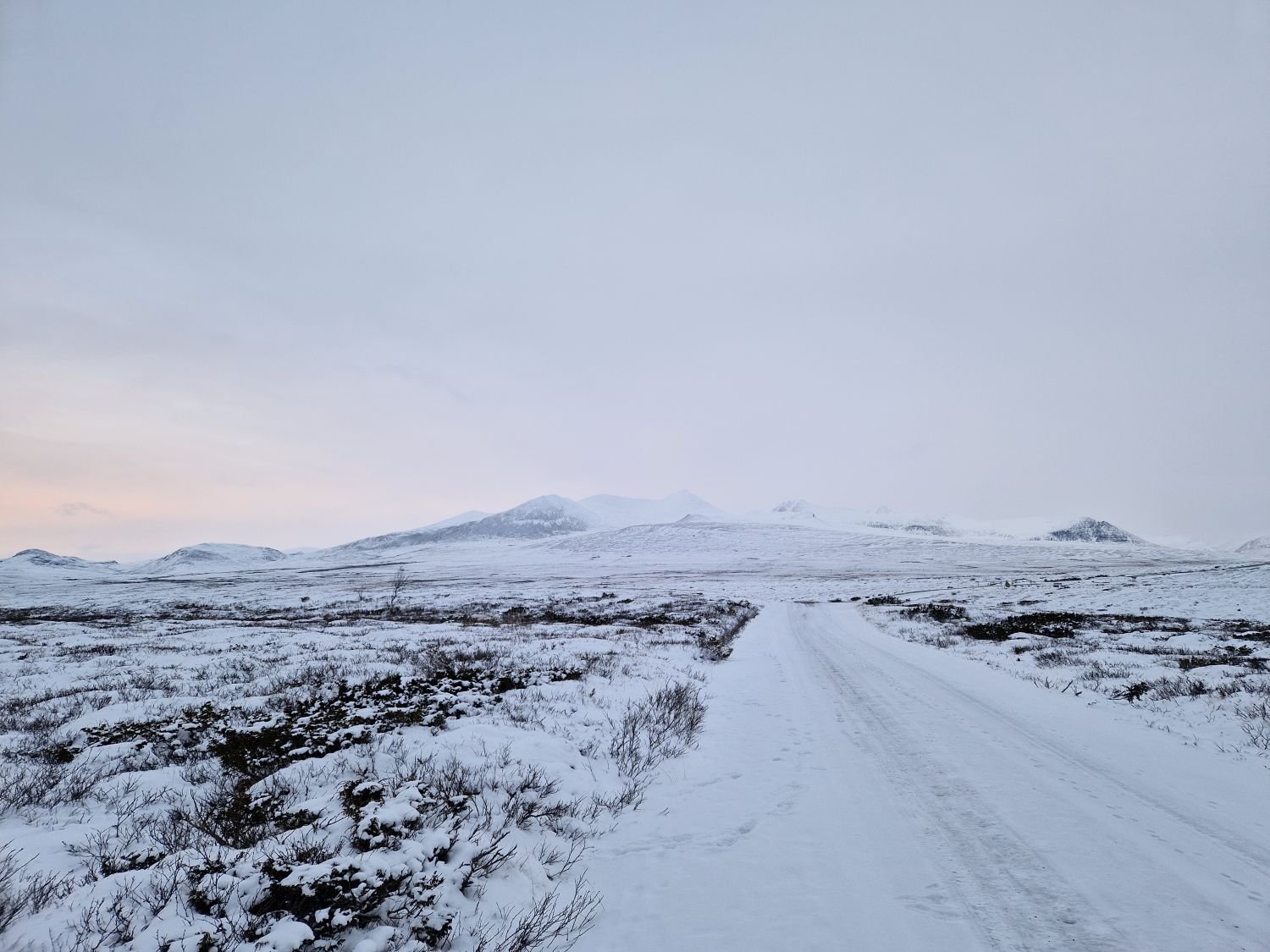 Snødekt fjellandskap