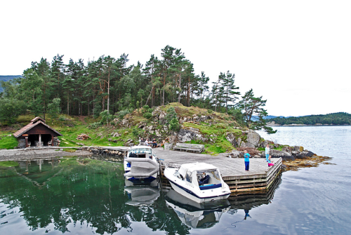 Grillhus og brygge på Litle Romsa