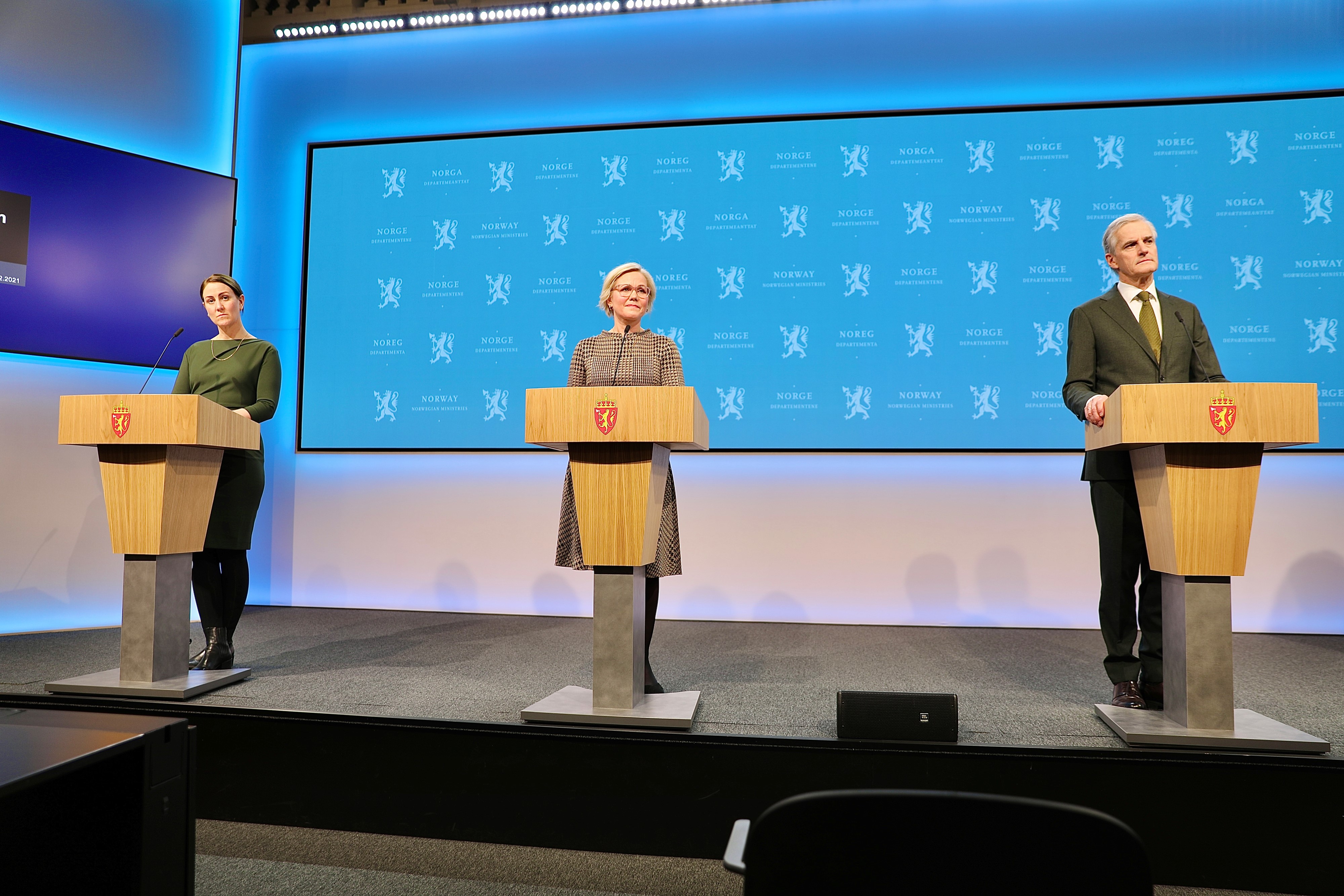 Tonje Brenna, Ingvild Kjerkol og Jonas Gahr Støre under mandagens pressekonferanse om nye tiltak. Foto: Statsministerens kontor. Tonje Brenna, Ingvild Kjerkol og Jonas Gahr Støre under mandagens pressekonferanse om nye tiltak.