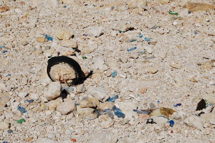 Plastforsøpling på en strand i Libanon. Foto: Statsforvalteren i Agder/ E. Juliussen Plastforsøpling på en strand i Libanon. Foto: Statsforvalteren i Agder/ E. Juliussen