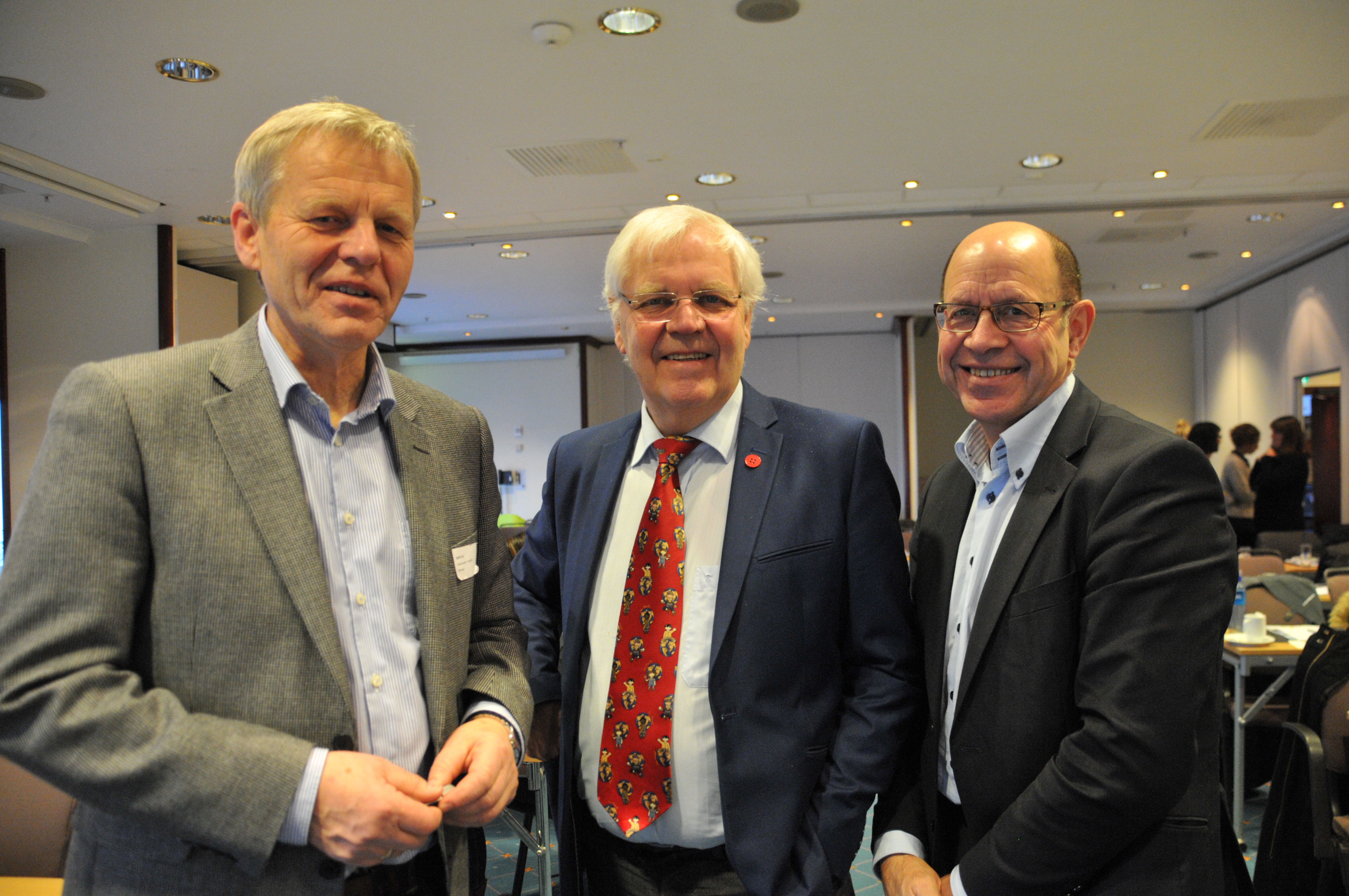 Fra v. Svein Lie (fylkeslege Vestfold), Magne Raundalen (spesialist klinisk psykologi) og Ola Bjerkaas (assisterende fylkesmann Nordland)