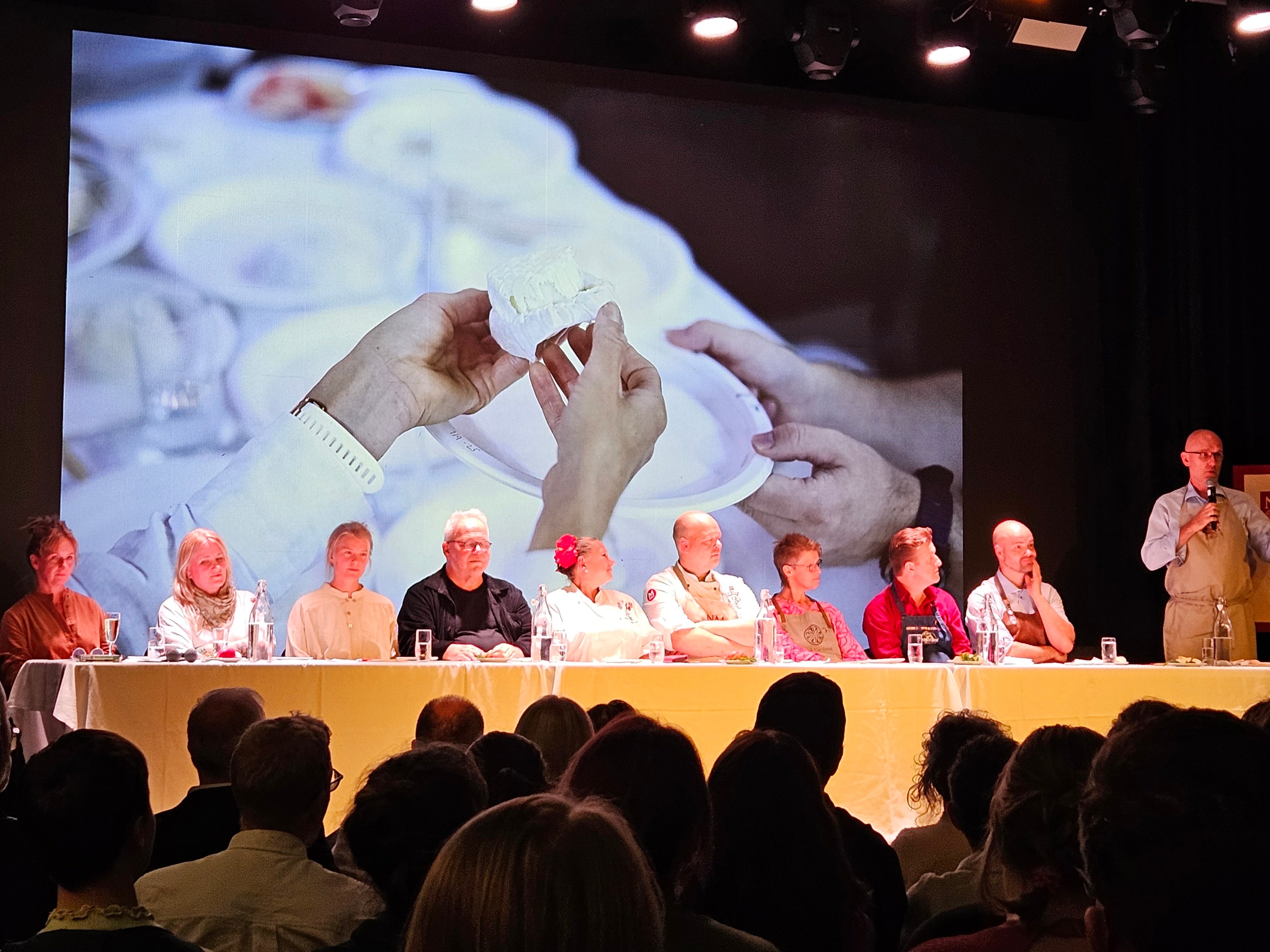 Panel med dommere på Norgesmesterskap i ost 2025