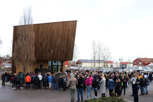 Stor oppslutning om den høytidelige åpningen. Foto: Njål Arve Melberg