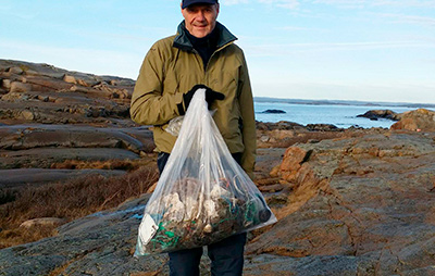 I Moutmarka er det satt ut flere strandryddebokser rett inn for P-plass Grepansvingen (sydlige parkering) og rett ved Mokjerka P-plass (midtre). Her kan du forsyne deg med en søppelsekk og rydde underveis på tur. Informasjon om henting står på boksene. I Moutmarka er det satt ut flere strandryddebokser rett inn for P-plass Grepansvingen (sydlige parkering) og rett ved Mokjerka P-plass (midtre). Her kan du forsyne deg med en søppelsekk og rydde underveis på tur. Informasjon om henting står på boksene.