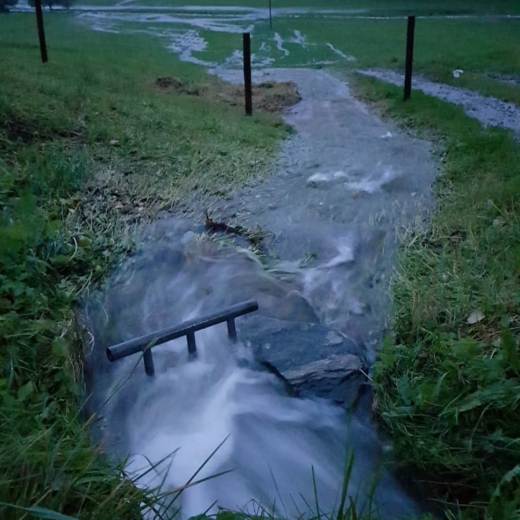 For liten dimensjonering på hydroteknisk anlegg gir fare for å få vatn inn på jordet, erosjon og næringsavrenning. Foto: Trond Kvamme. Hydroteknisk anlegg i bekk