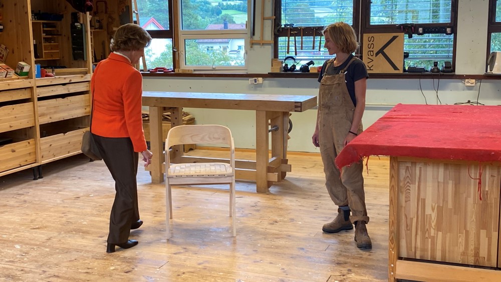 Dronning Sonja på eventyr Foto: Statsforvalteren. Dronning Sonja på eventyr
