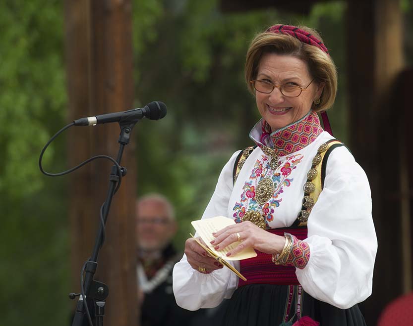 Dronning Sonja holder tale på fylkestur i Valdres i 2010 Foto: Ivar Ødegaard. Dronning Sonja holder tale på fylkestur i Valdres i 2010