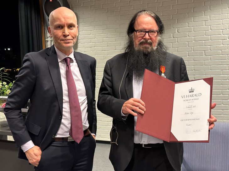 Ass. statsforvalter Sigurd Tremoen sammen med Steinar Bryn