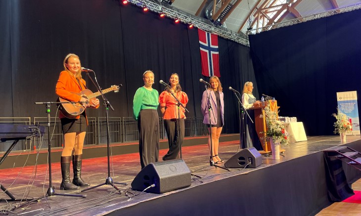 Jentegruppa 32/34, Agnethe, Eline, Fatima og Ymbjør. Foto: Kristina Skamsar. Jentegruppa 32/34, Agnethe, Eline, Fatima og Ymbjør.