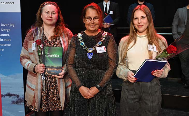 Foto: Statsforvalteren i Innlandet/Benedicte Kvalsund. Gruppebilde Søndre Land fra statsborgerseremoni