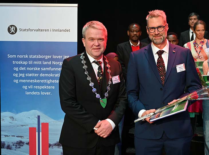 Foto: Statsforvalteren i Innlandet/Benedicte Kvalsund. Gruppebilde Sør-Fron fra statsborgerseremoni