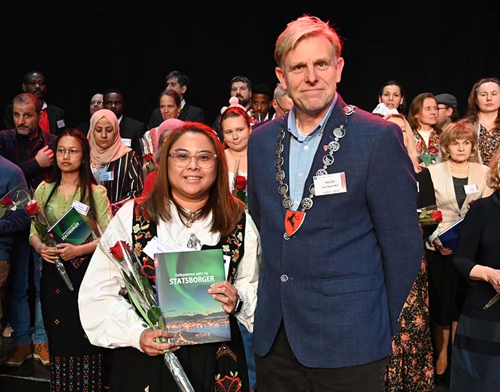 Foto: Statsforvalteren i Innlandet/Benedicte Kvalsund. Gruppebilde Vågå fra statsborgerseremoni