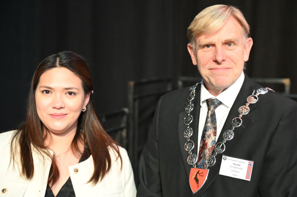 Foto: Kristina Skamsar. Mann og dame.