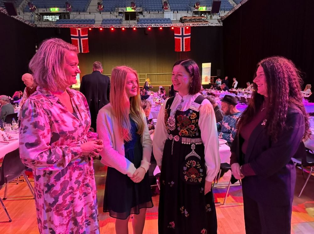 Fire damer på statsborgerseremoni