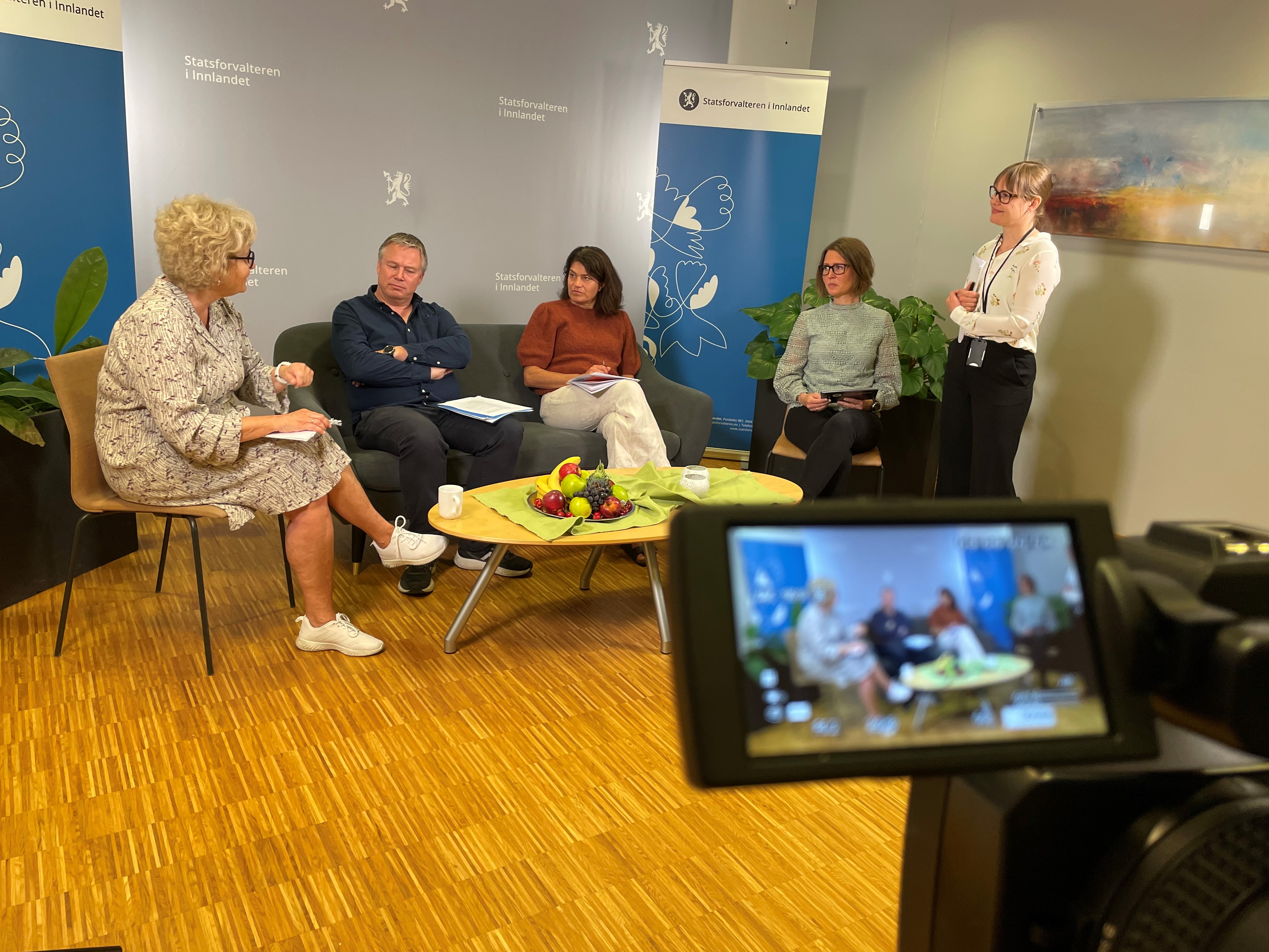 Episodene med tema "Barnets beste" ble produsert i Studio Innsikten hos Statsforvalteren i Innlandet. Foto: Kristina Skamsar. Episodene med tema "Barnets beste" ble produsert i Studio Innsikten hos Statsforvalteren i Innlandet.