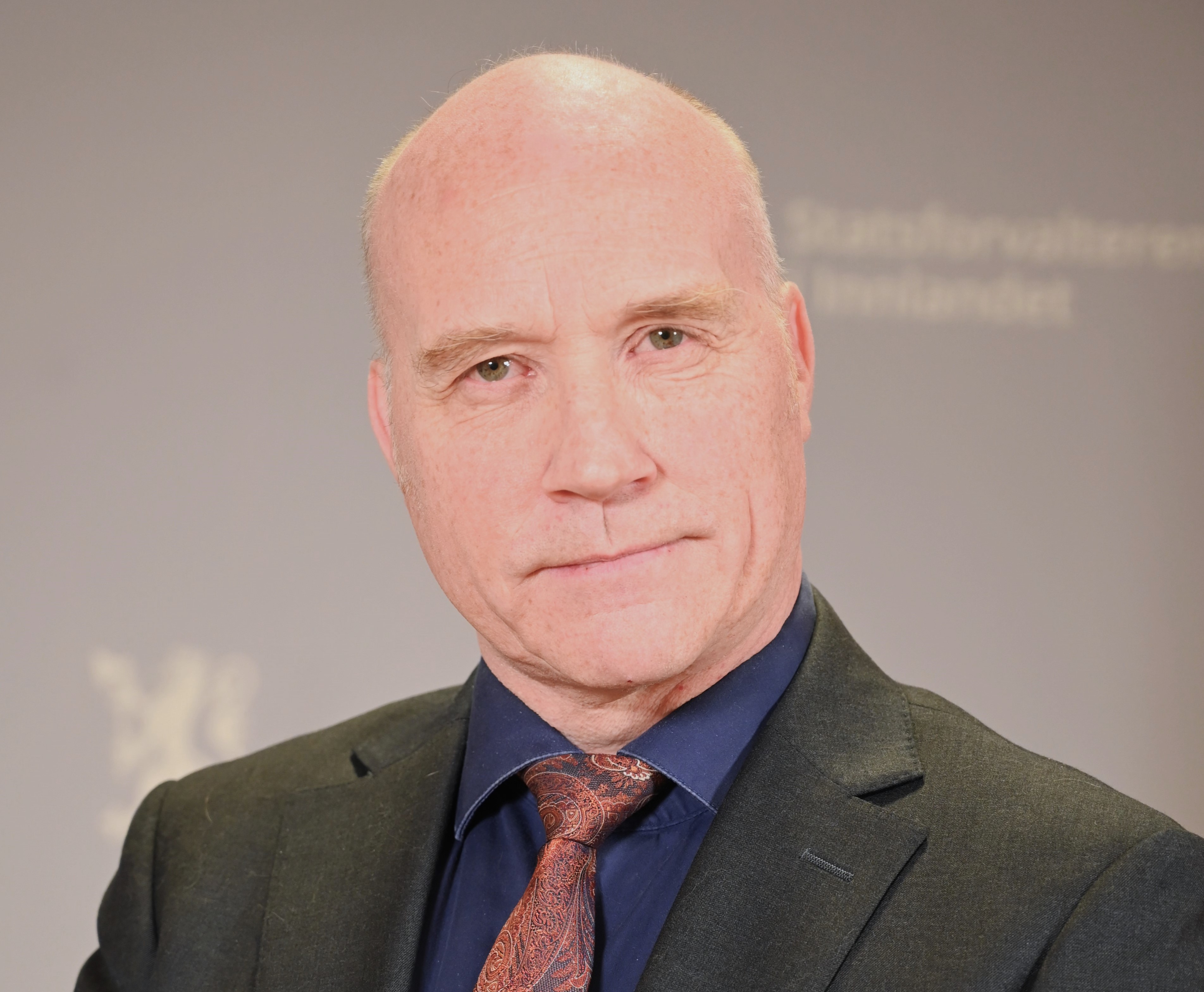Asbjørn Lund, beredskapssjef hos Statsforvalteren i Innlandet, sier det er viktig å forberede seg på flom i dagene som kommer. Foto: Kristina Skamsar. Portrett av Asbjørn Lund, beredskapssjef hos Statsforvalteren i Innlandet.