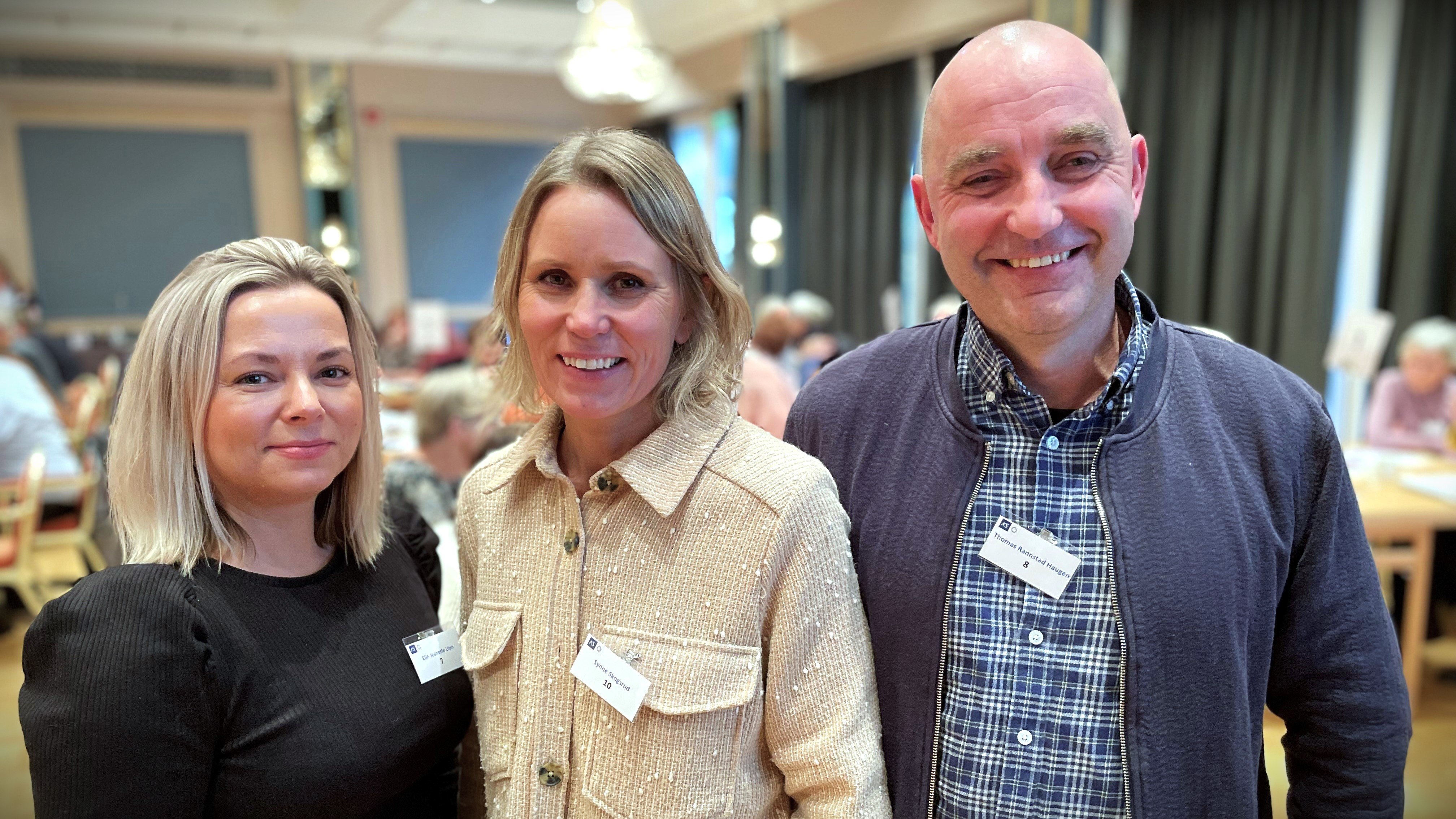 Tjenesteleder pleie- og omsorg Elin Jeanett Ulen, kommunalsjef Synne Skogsrud og prosjektleder fremtidig bo- og tjenestetilbud Thomas Rannstad Haugen. Alle jobber med Leve hele livet reformen i Lom kommune. Foto: Kristina Skamsar. Tjenesteleder pleie- og omsorg Elin Jeanett Ulen, kommunalsjef Synne Skogsrud og prosjektleder fremtidig bo- og tjenestetilbud Thomas Rannstad Haugen. Alle jobber med Leve hele livet reformen i Lom kommune.