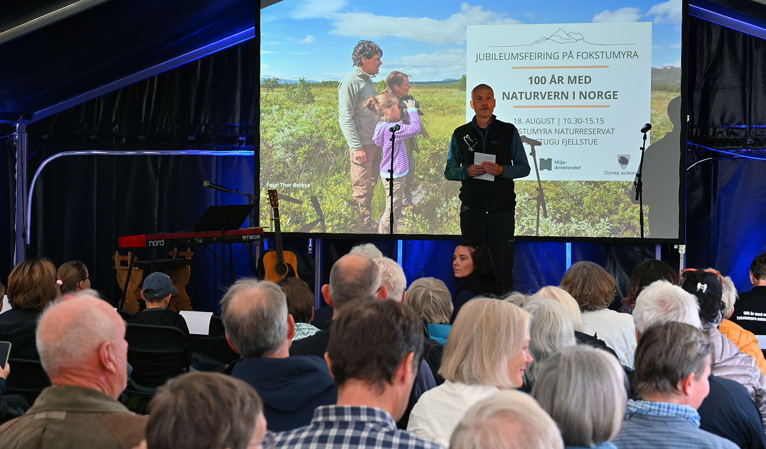 Fullt telt under feiringen av Fokstumyra og 100 år med vern i Norge. Foto: Benedicte Kvalsund. Fullt telt under feiringen av Fokstumyra og 100 år med vern i Norge.