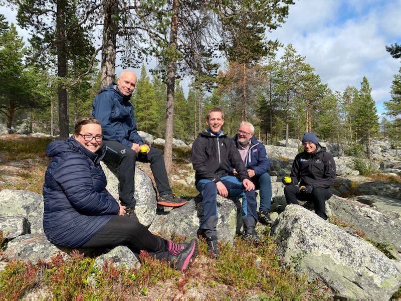 Fra venstre: nestleder i nasjonalparkstyret, Line Storsnes, ass. statsforvalter i Innlandet, Sigurd Tremoen, leder i nasjonalparkstyret Femundsmarka og Gutulia, Christian Elgaaen, statsforvalter i Trøndelag, Frank Jenssen og miljødirektør Ellen Hambro. Fra venstre: nestleder i nasjonalparkstyret, Line Storsnes, ass. statsforvalter i Innlandet, Sigurd Tremoen, leder i nasjonalparkstyret Femundsmarka og Gutulia, Christian Elgaaen, statsforvalter i Trøndelag, Frank Jenssen og miljødirektør Ellen Hambro.