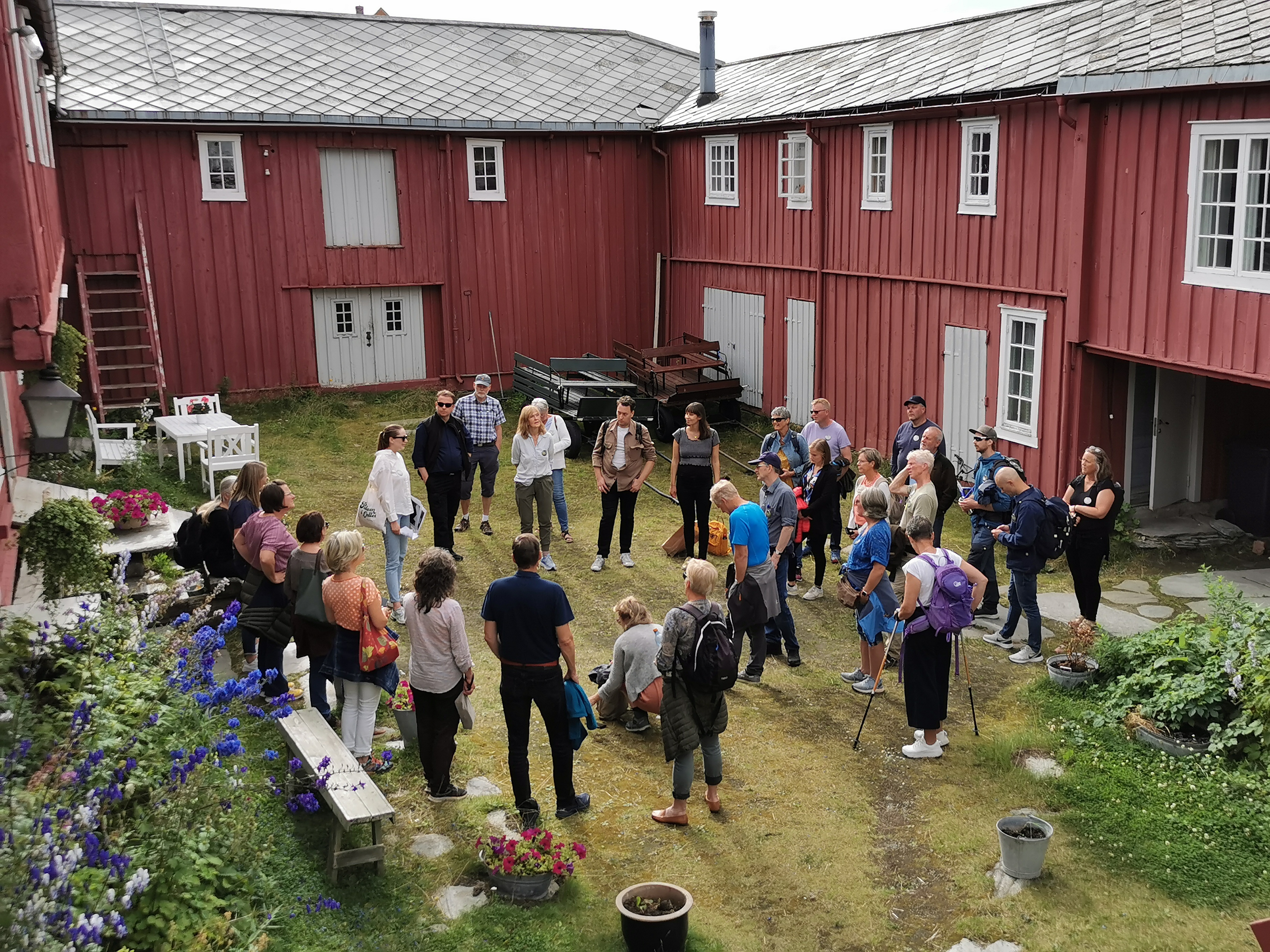 Bygårdene på Røros var fra gammelt sentrum for jordbruksdrifta. Her fra Apotekergården. Foto: Stig Horsberg / Stig Horsberg. Bygårdene på Røros var fra gammelt sentrum for jordbruksdrifta. Her fra Apotekergården.
