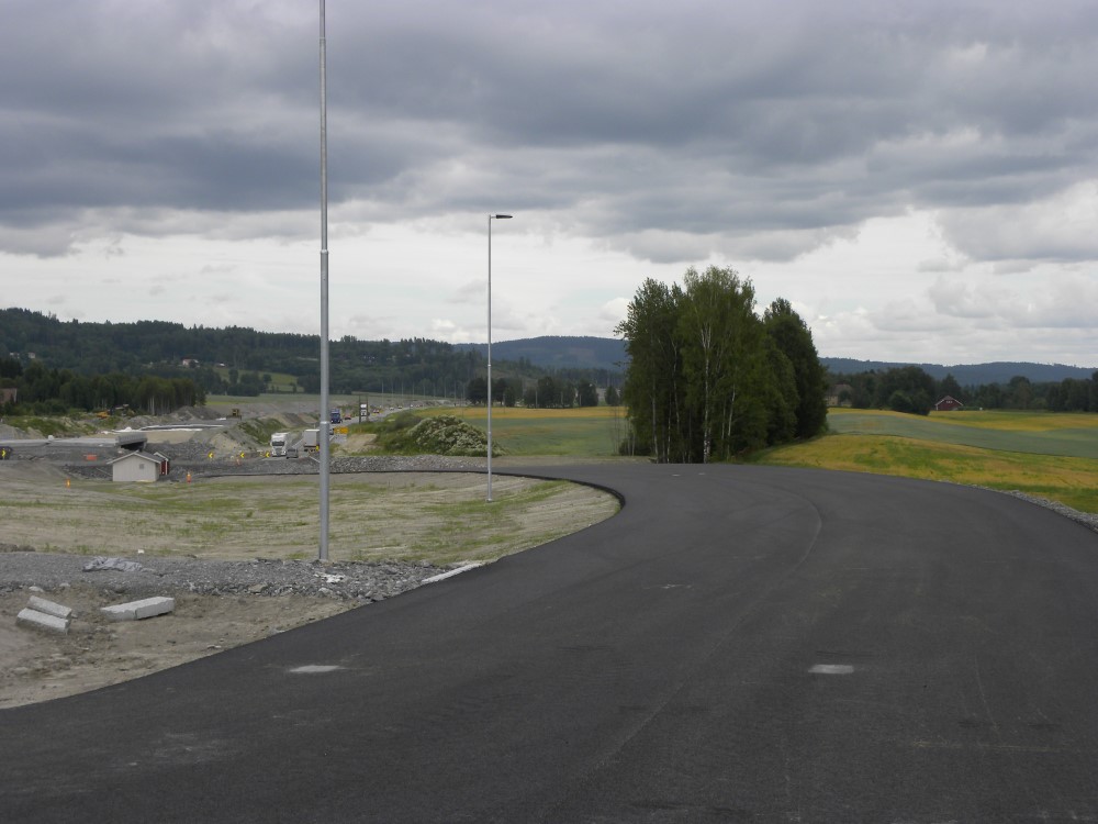 Foto av nybygd vei