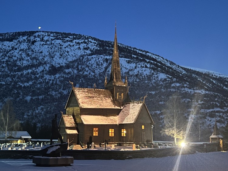 Lom Stavkyrkje Foto: Lisbeth B. Huse / Statsforvalteren i Innlandet. Lom Stavkyrkje