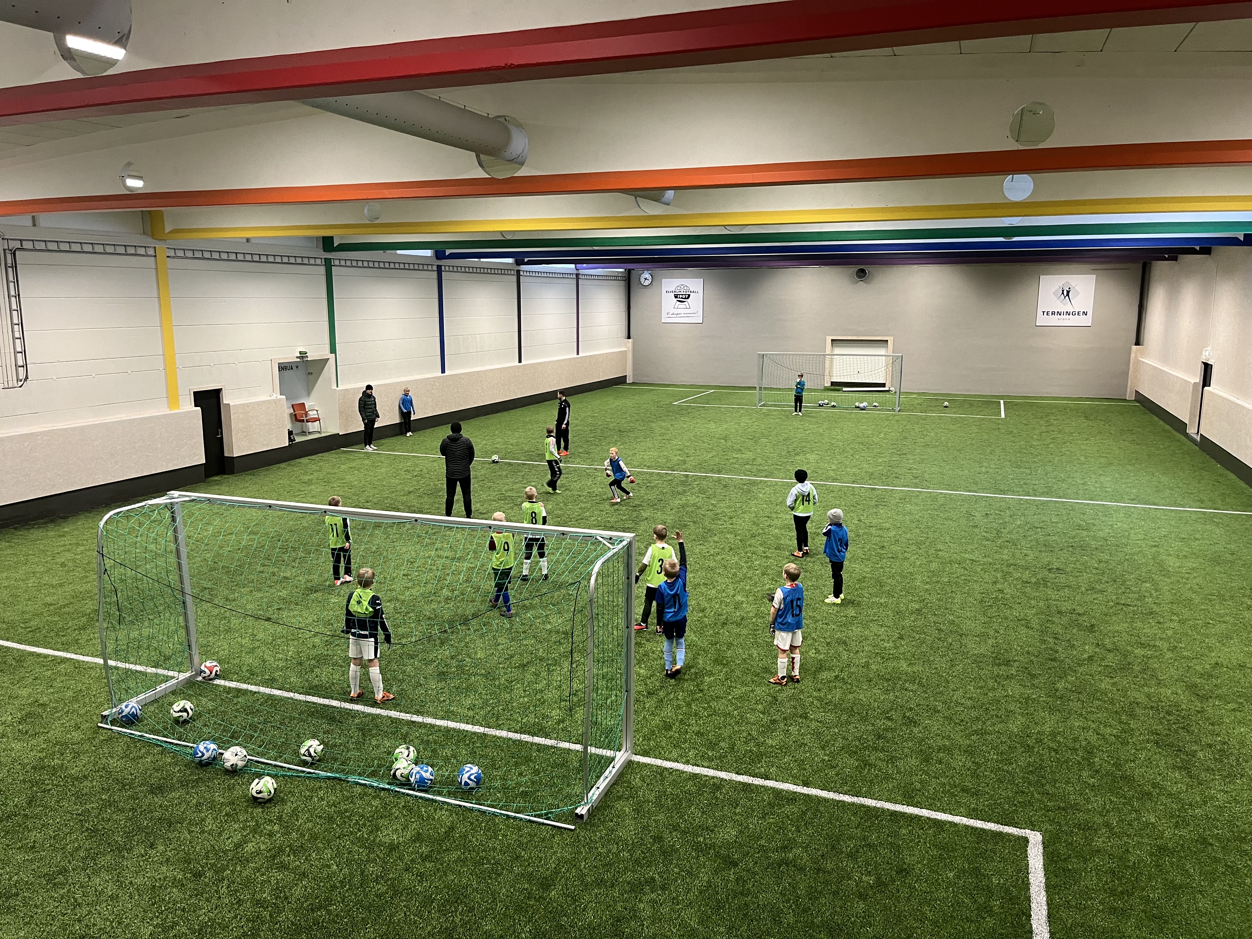 Den nye Rolfshallen, innendørs fotball for store og små. Foto: Aslak Nordstoga Lilleland. Fotballhall