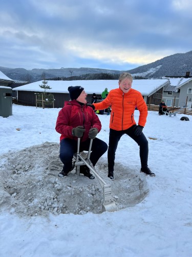 Både statsforvalter og ordfører blir som barn igjen på lekeplassen Foto: Lisbeth B. Huse. Illustrasjonsbilde lekeplass