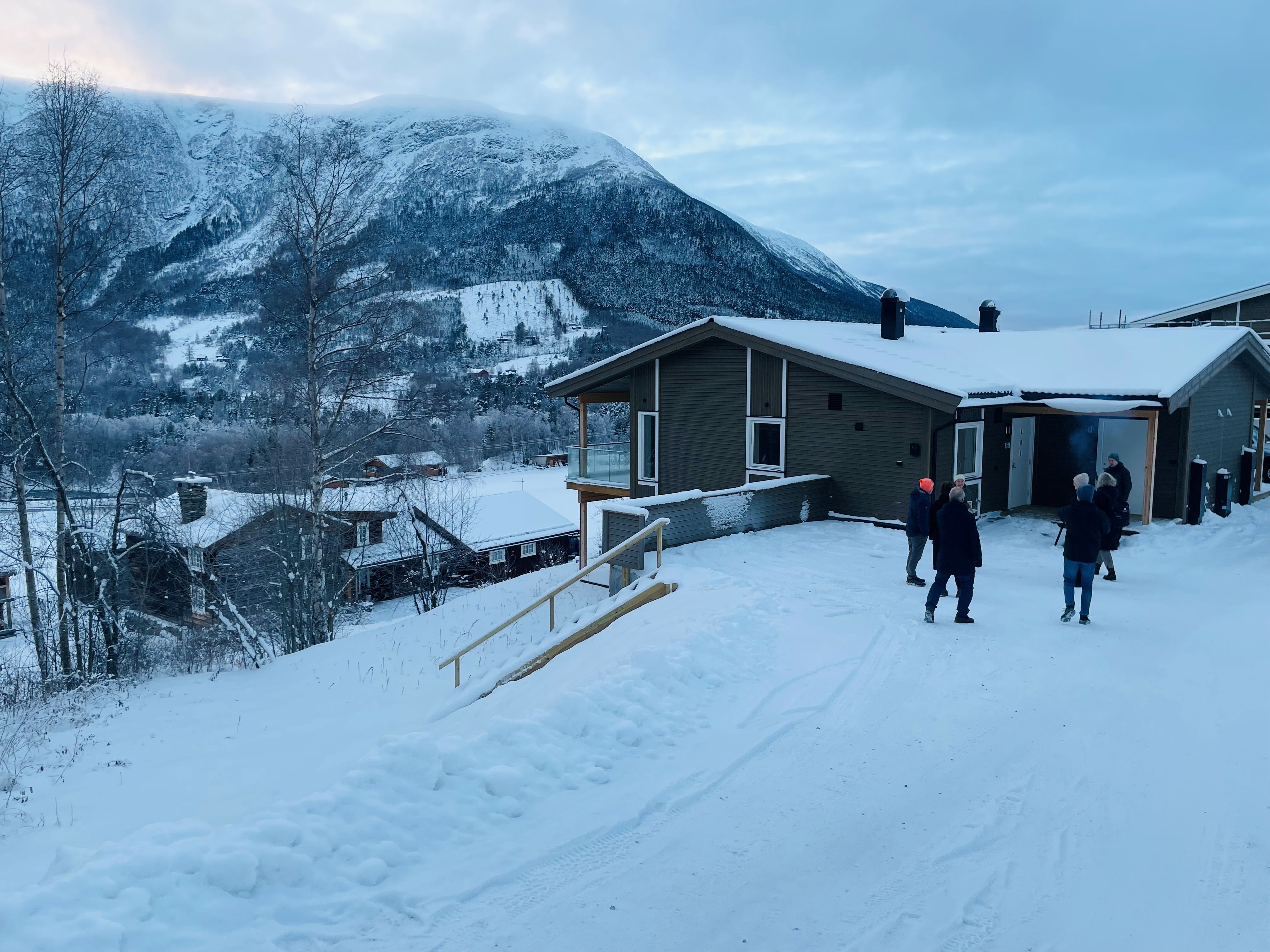 Splitter nye boliger står klare til folk som vil flytte til Skåk. Foto: Kristina Skamsar. Hus med utsikt