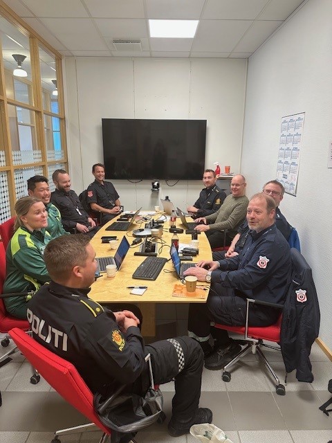 Nød sentralen Foto: Gro Taraldsen. Rom med mennesker