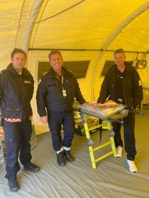 Beredskapskoordinator Bjørn Boye i Lom og Skjåk kommune og Håvard Åsengen og Egil Løkken fra Sykehuset Innlandet
Foto: Gro Taraldsen. Ambulansepersonell i telt