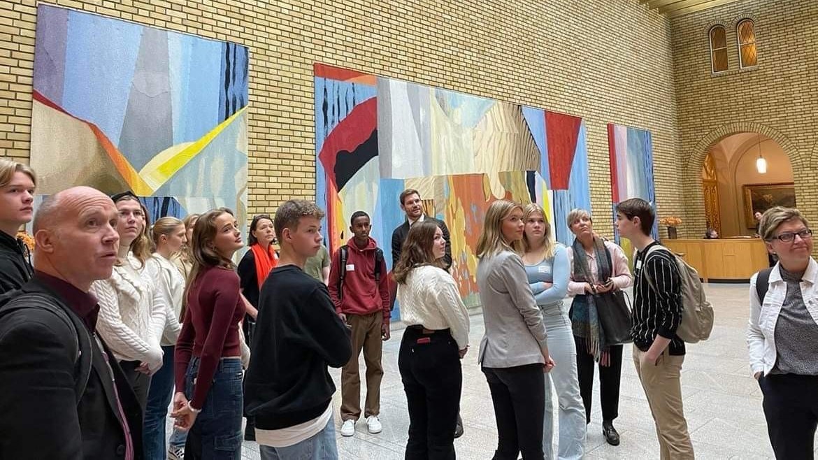 Statsforvalteren i Innlandet sitt Barne- og ungepanel og Beredskapsråd for barn og unge besøkte Stortinget. Foto: Statsforvalteren i Innlandet. Statsforvalteren i Innlandet sitt Barne- og ungepanel og Beredskapsråd for barn og unge besøkte Stortinget.