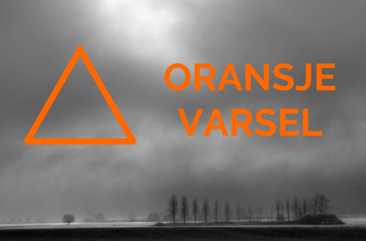 Foto: NVE. Symbol for varsel for fare for skadelig nedbør, skred og flom. Viser oransje trekant