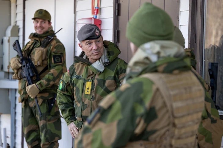 Bilde av grønnkledde soldater